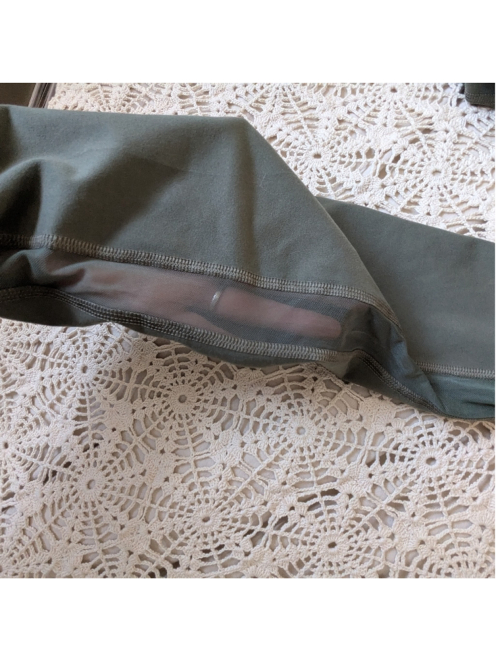 Old Navy Active Go Dry Mid Rise Mesh Panel Pocket Leggings Dark Olive Size L - Picture 8 of 9